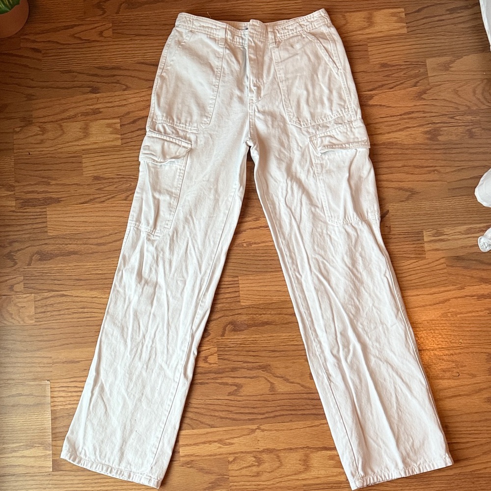 Zara brand white woman’s cargo style pants size 4